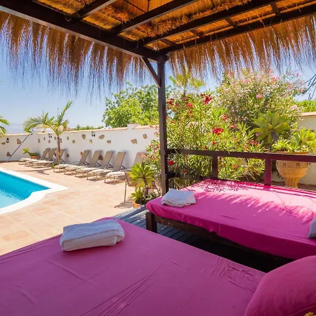 Cubo's Bellavista La Jona & Heated Pool Villa