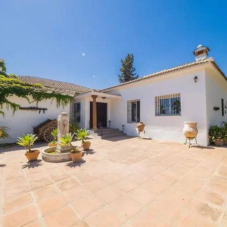 Cubo's Bellavista La Jona & Heated Pool