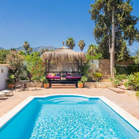 Villa Cubo's Bellavista La Jona & Heated Pool *
