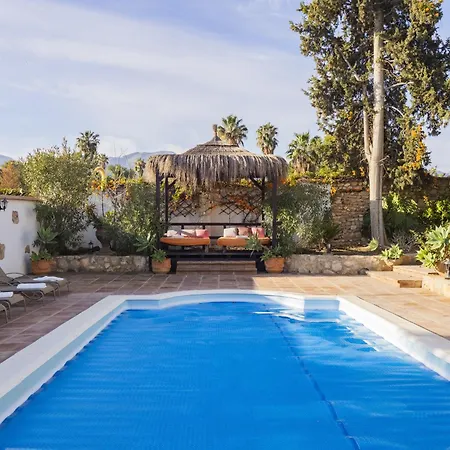 Cubo's Bellavista La Jona & Heated Pool Villa